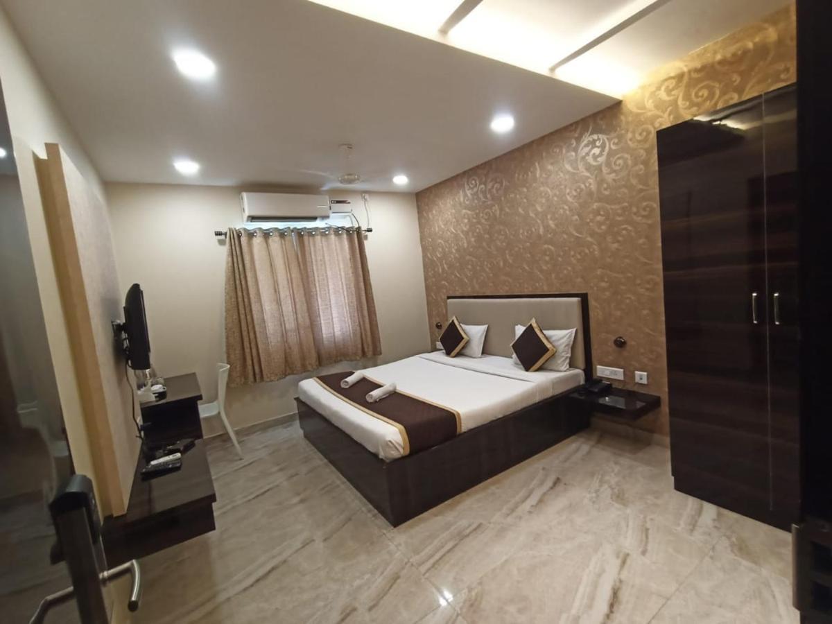 Hotel Veeras Residency Pondicherry Esterno foto